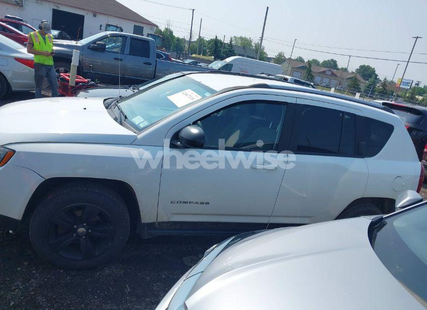 Photo 14 of 2014 Jeep Compass SPORT (VIN 1C4NJDBB2ED926957)