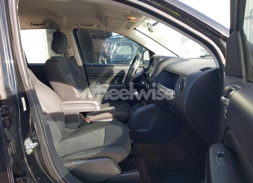 Photo 5 of 2015 Jeep Compass SPORT (VIN 1C4NJDBB2FD283091)