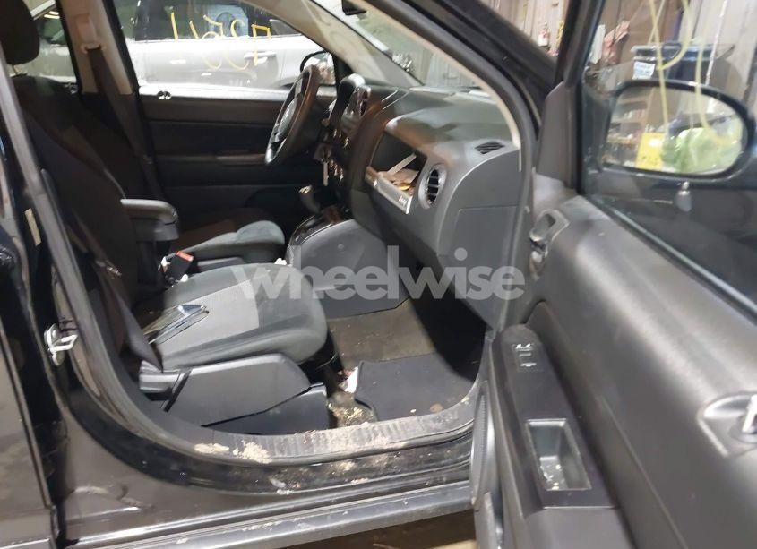 Photo 5 of 2017 Jeep Compass SPORT 4X4 (VIN 1C4NJDBB2HD143965)