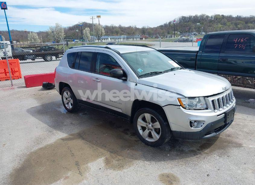 2013 Jeep Compass SPORT (VIN 1C4NJDBB3DD129423) main photo