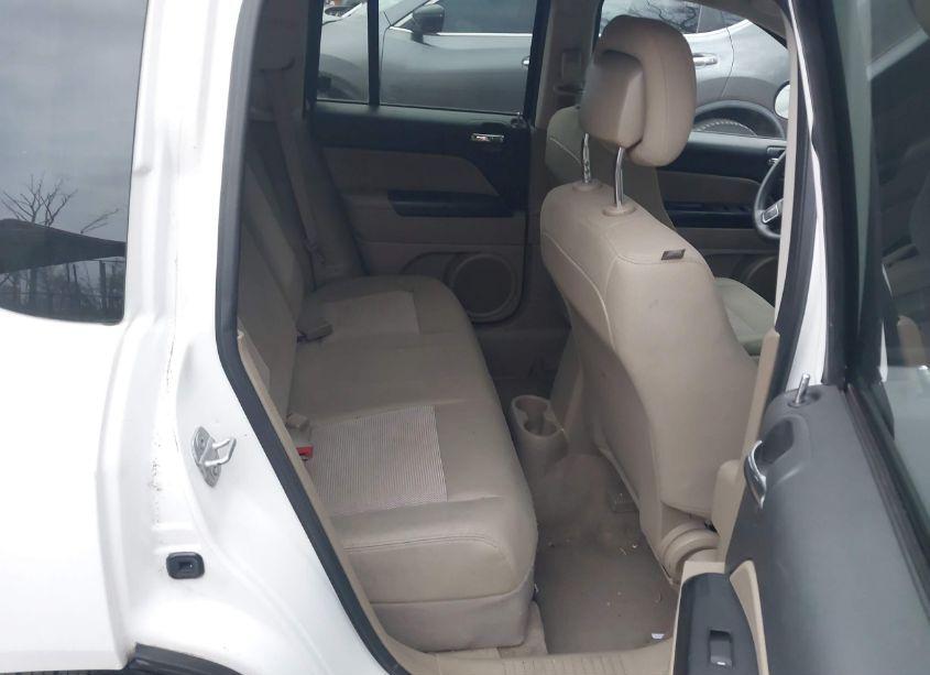 Photo 8 of 2014 Jeep Compass SPORT (VIN 1C4NJDBB3ED532884)