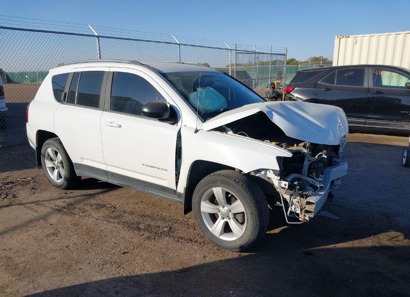 2014 Jeep Compass SPORT (VIN 1C4NJDBB3ED670814) main photo