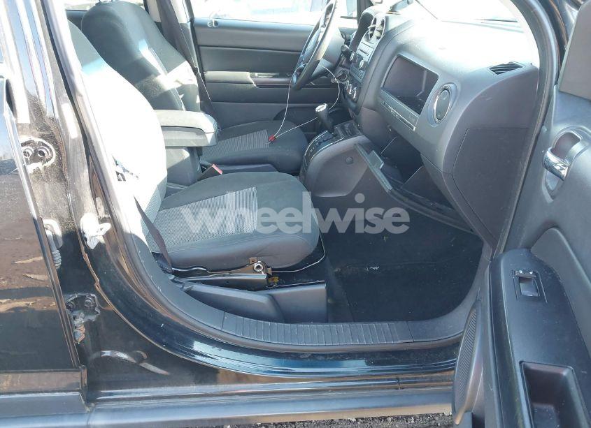 Photo 5 of 2013 Jeep Compass SPORT (VIN 1C4NJDBB4DD113831)