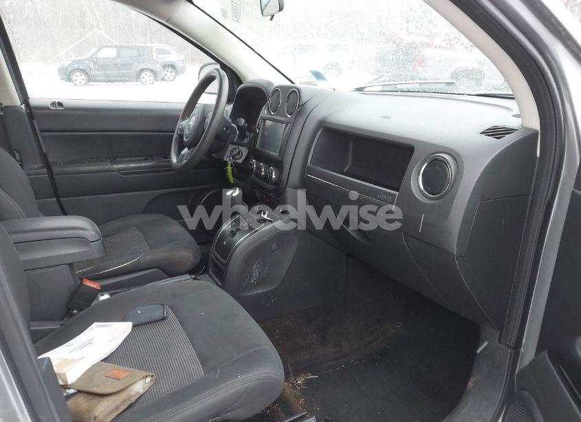 Photo 5 of 2013 Jeep Compass SPORT (VIN 1C4NJDBB4DD280285)