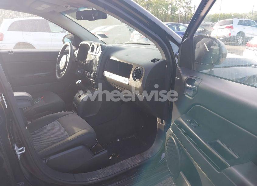 Photo 5 of 2016 Jeep Compass SPORT (VIN 1C4NJDBB4GD756524)