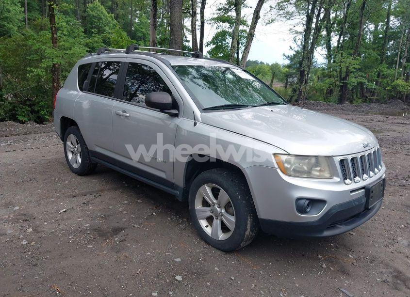 2013 Jeep Compass SPORT (VIN 1C4NJDBB5DD271840) main photo