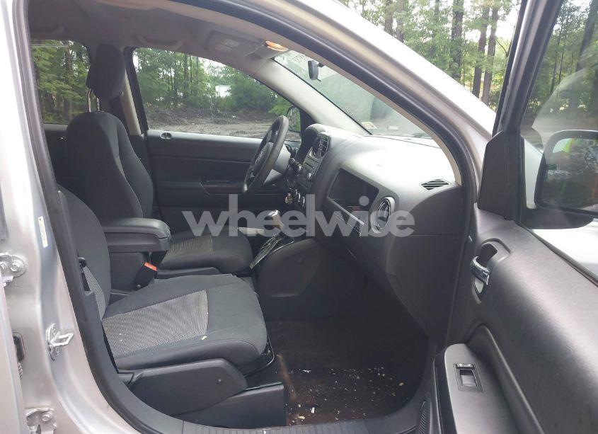 Photo 5 of 2013 Jeep Compass SPORT (VIN 1C4NJDBB5DD271840)