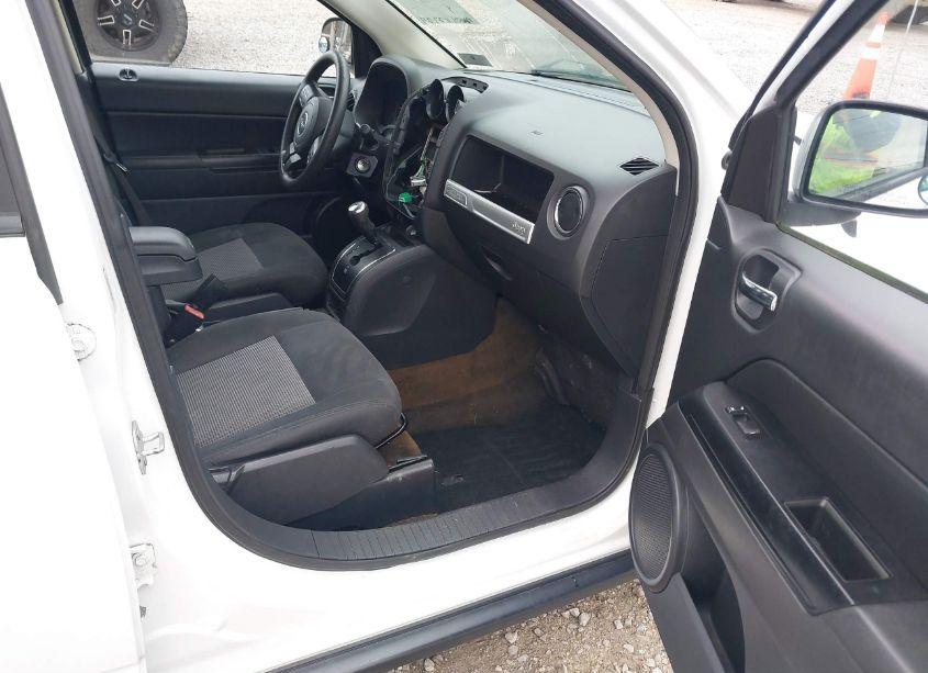 Photo 5 of 2016 Jeep Compass SPORT (VIN 1C4NJDBB5GD661907)