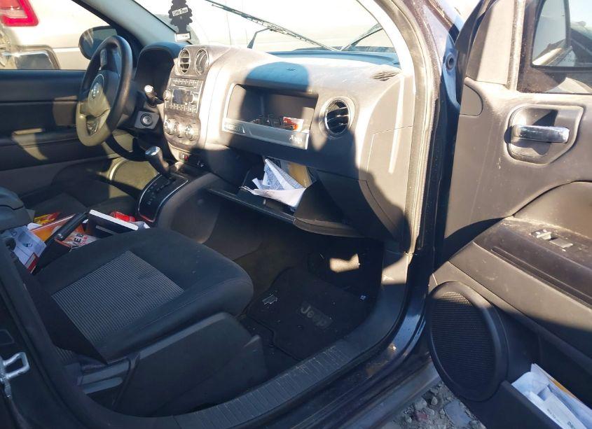 Photo 5 of 2014 Jeep Compass SPORT (VIN 1C4NJDBB6ED622515)