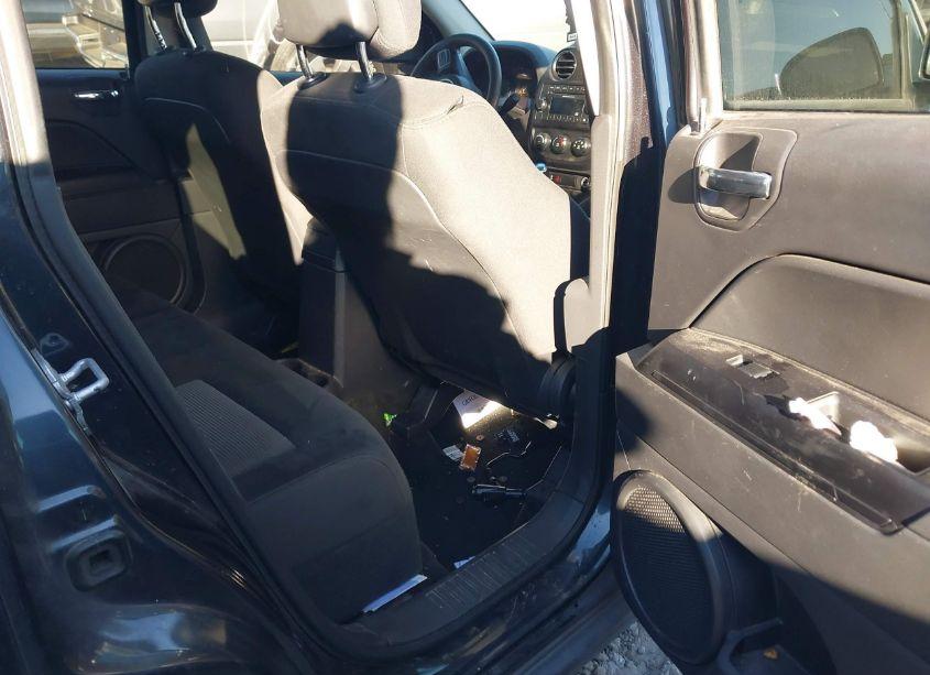 Photo 8 of 2014 Jeep Compass SPORT (VIN 1C4NJDBB6ED622515)