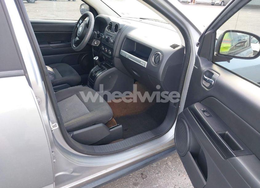 Photo 5 of 2015 Jeep Compass SPORT (VIN 1C4NJDBB6FD217529)