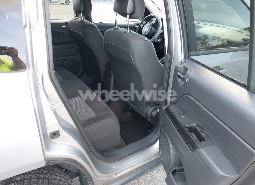 Photo 8 of 2015 Jeep Compass SPORT (VIN 1C4NJDBB6FD217529)