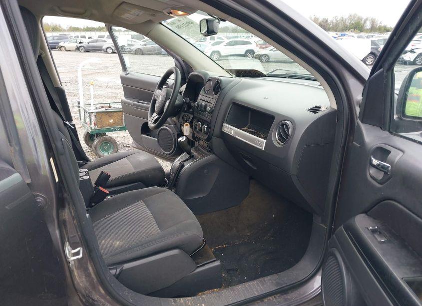 Photo 5 of 2016 Jeep Compass SPORT (VIN 1C4NJDBB6GD610528)