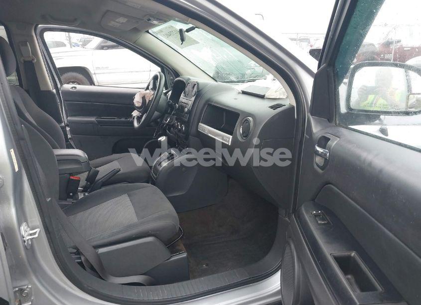 Photo 5 of 2015 Jeep Compass SPORT (VIN 1C4NJDBB7FD366306)