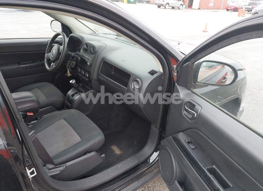 Photo 5 of 2013 Jeep Compass SPORT (VIN 1C4NJDBB8DD113721)