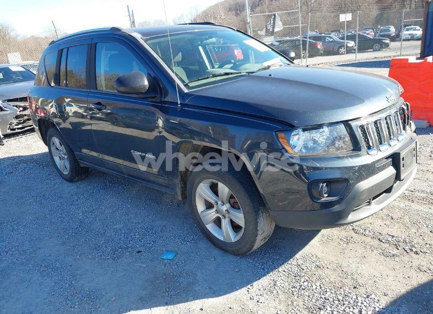 2014 Jeep Compass SPORT (VIN 1C4NJDBB8ED592823) main photo