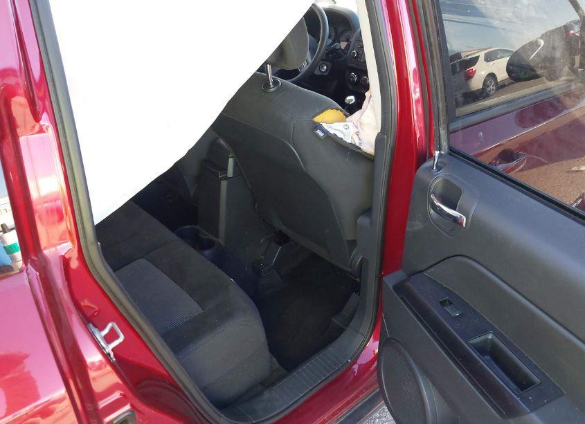 Photo 8 of 2014 Jeep Compass SPORT (VIN 1C4NJDBB8ED825633)