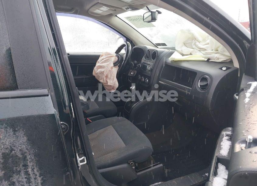 Photo 5 of 2013 Jeep Compass SPORT (VIN 1C4NJDBBXDD174634)