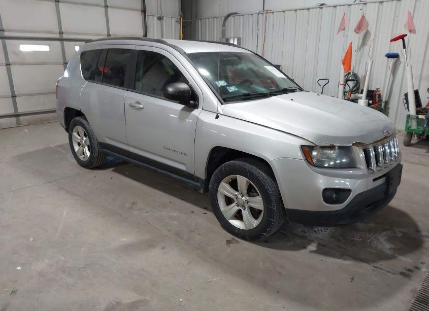 2014 Jeep Compass SPORT (VIN 1C4NJDBBXED569401) main photo