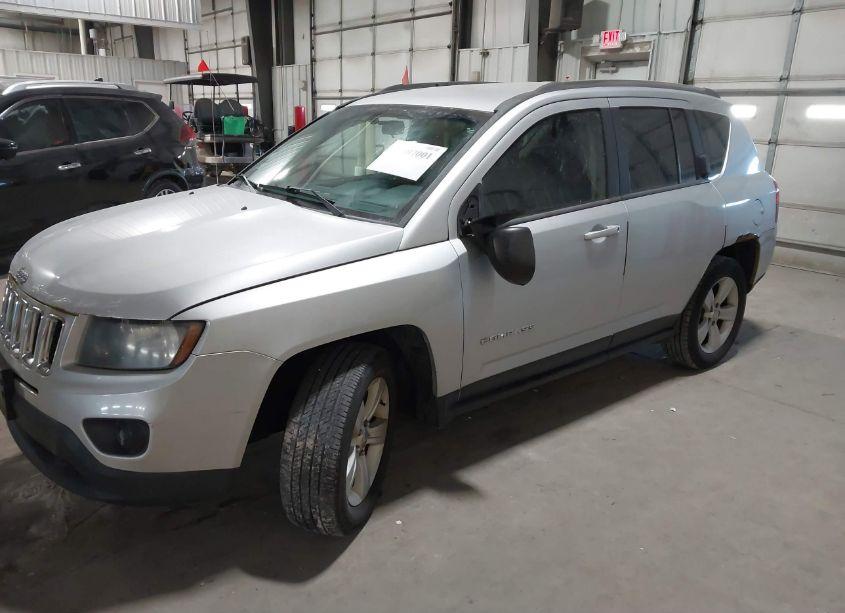 Photo 2 of 2014 Jeep Compass SPORT (VIN 1C4NJDBBXED569401)