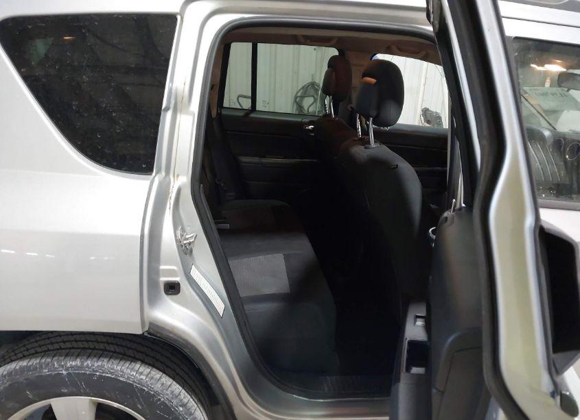 Photo 8 of 2014 Jeep Compass SPORT (VIN 1C4NJDBBXED569401)