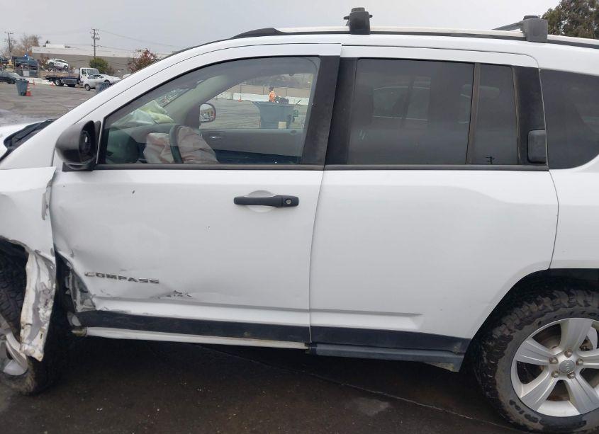 Photo 13 of 2014 Jeep Compass SPORT (VIN 1C4NJDBBXED827349)