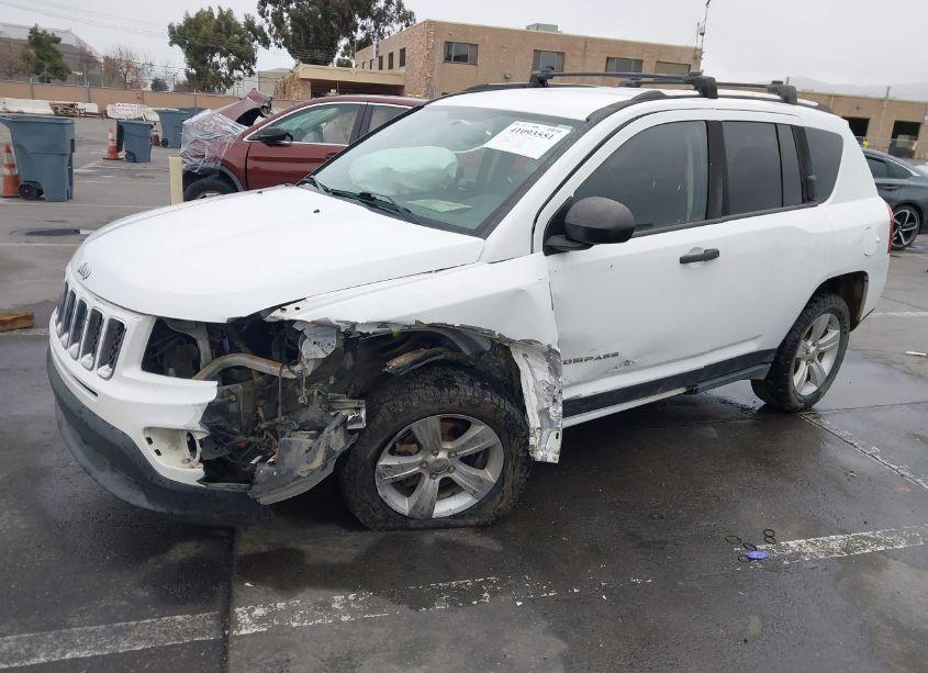 Photo 2 of 2014 Jeep Compass SPORT (VIN 1C4NJDBBXED827349)