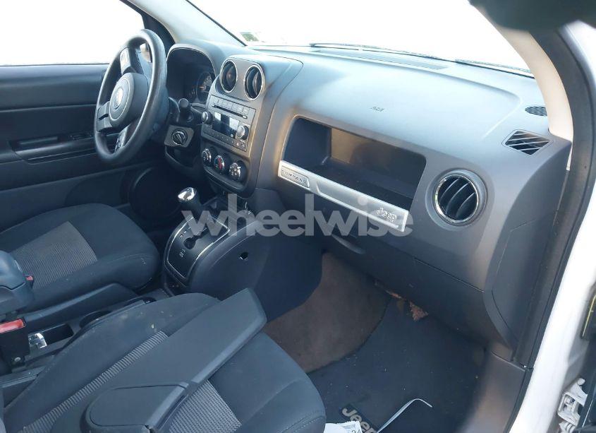 Photo 5 of 2014 Jeep Compass SPORT (VIN 1C4NJDBBXED879581)