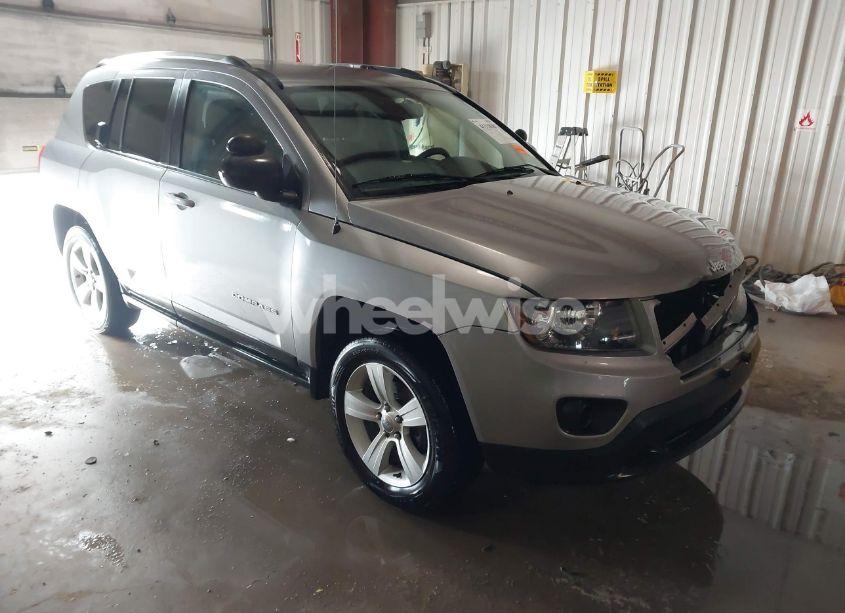 2016 Jeep Compass SPORT (VIN 1C4NJDBBXGD518399) main photo