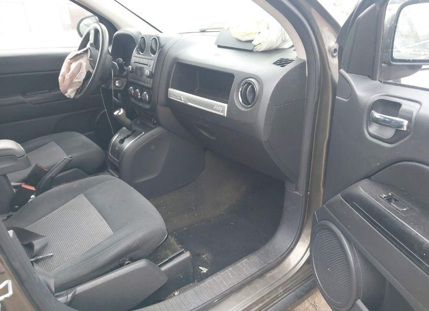 Photo 5 of 2016 Jeep Compass SPORT (VIN 1C4NJDBBXGD521545)