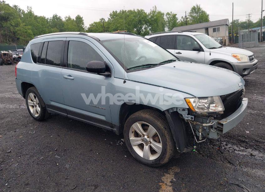 2013 Jeep Compass LATITUDE (VIN 1C4NJDEB0DD207720) main photo