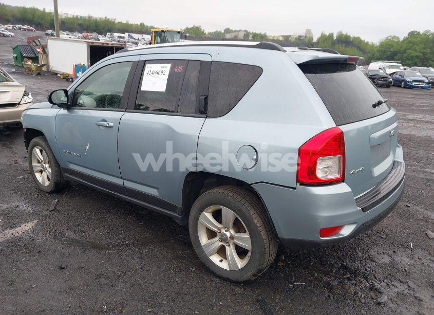 Photo 3 of 2013 Jeep Compass LATITUDE (VIN 1C4NJDEB0DD207720)