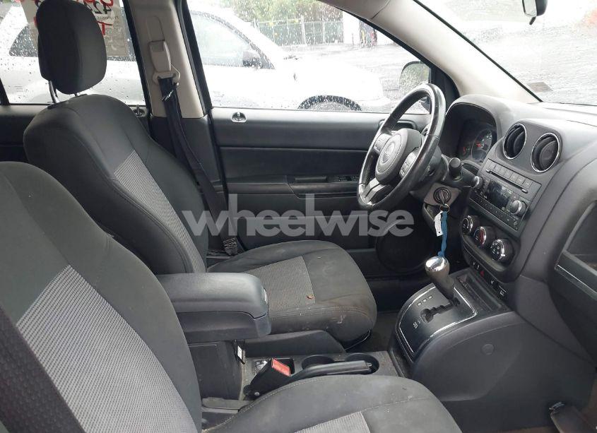 Photo 5 of 2013 Jeep Compass LATITUDE (VIN 1C4NJDEB0DD207720)