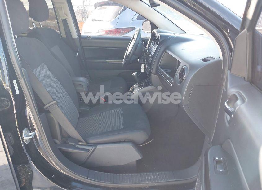 Photo 5 of 2013 Jeep Compass LATITUDE (VIN 1C4NJDEB0DD221925)