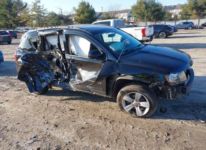 2014 Jeep Compass LATITUDE (VIN 1C4NJDEB0ED622098) main photo