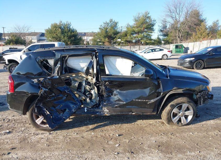 Photo 13 of 2014 Jeep Compass LATITUDE (VIN 1C4NJDEB0ED622098)