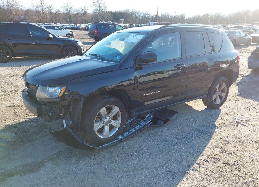 Photo 2 of 2014 Jeep Compass LATITUDE (VIN 1C4NJDEB0ED622098)