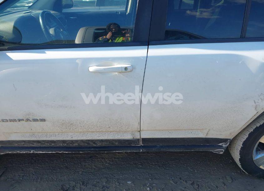 Photo 14 of 2014 Jeep Compass LATITUDE (VIN 1C4NJDEB0ED659524)