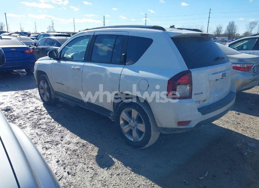 Photo 3 of 2014 Jeep Compass LATITUDE (VIN 1C4NJDEB0ED659524)