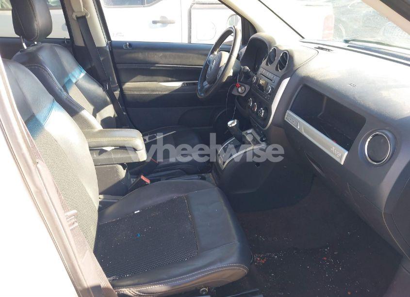 Photo 5 of 2014 Jeep Compass LATITUDE (VIN 1C4NJDEB0ED659524)