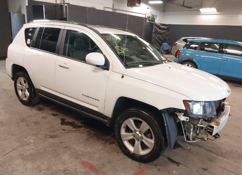 2014 Jeep Compass LATITUDE (VIN 1C4NJDEB0ED661094) main photo