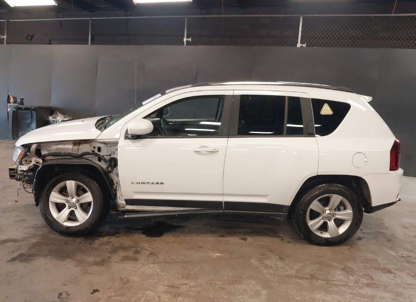 Photo 15 of 2014 Jeep Compass LATITUDE (VIN 1C4NJDEB0ED661094)