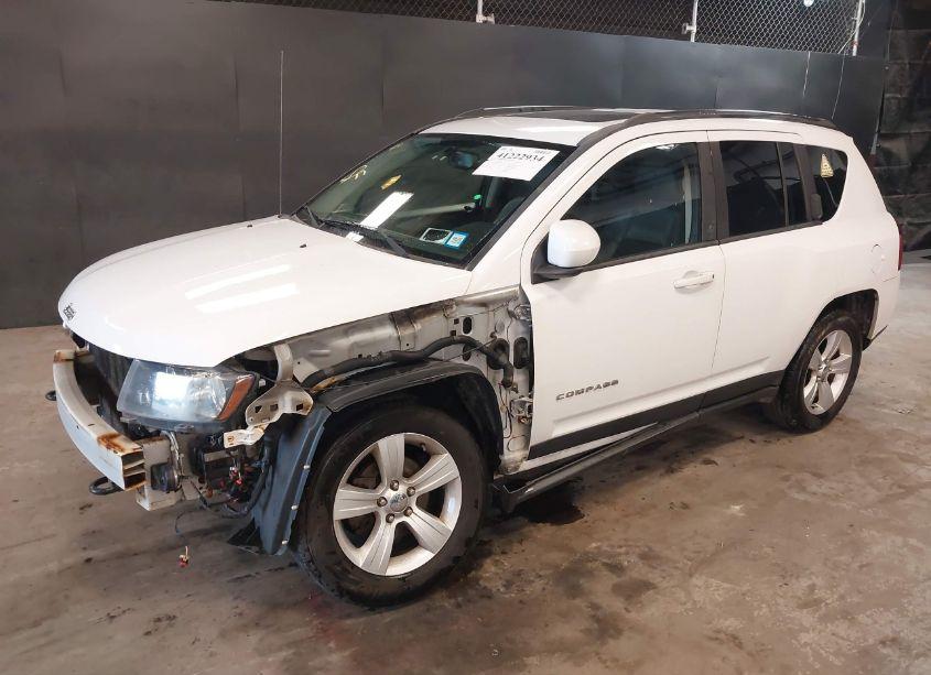 Photo 2 of 2014 Jeep Compass LATITUDE (VIN 1C4NJDEB0ED661094)