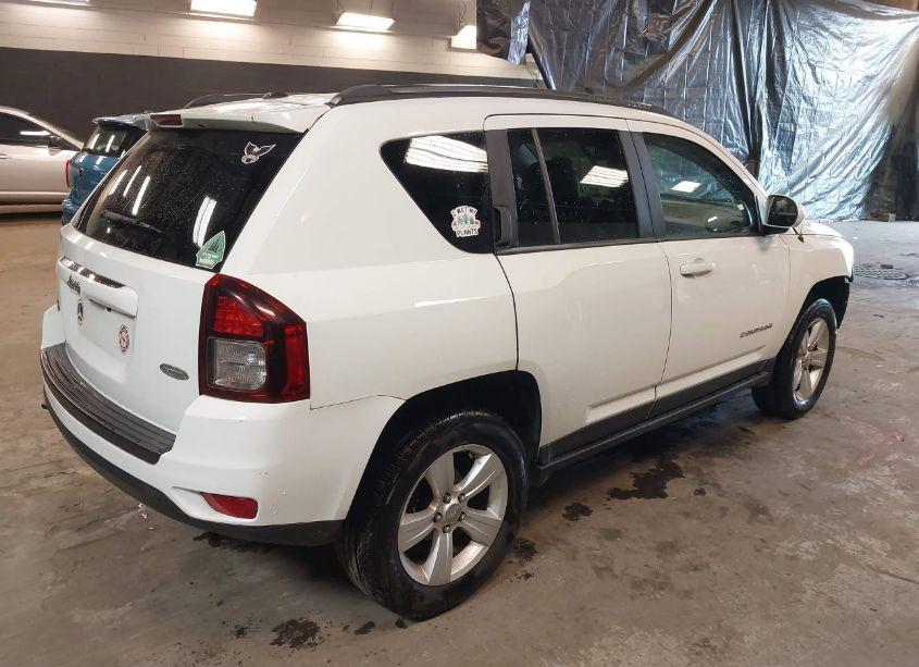 Photo 4 of 2014 Jeep Compass LATITUDE (VIN 1C4NJDEB0ED661094)
