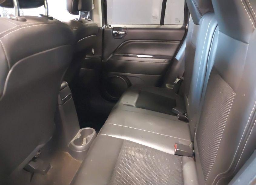 Photo 8 of 2014 Jeep Compass LATITUDE (VIN 1C4NJDEB0ED661094)