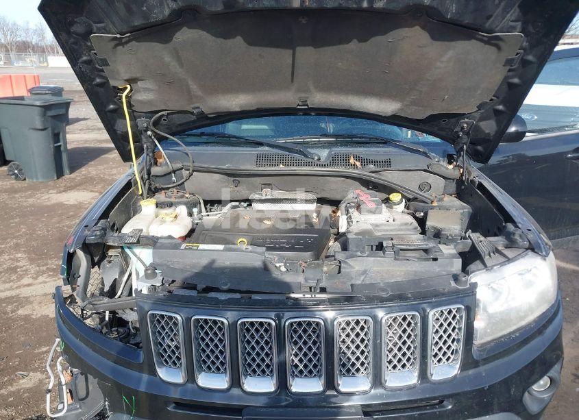 Photo 10 of 2014 Jeep Compass LATITUDE (VIN 1C4NJDEB0ED661905)