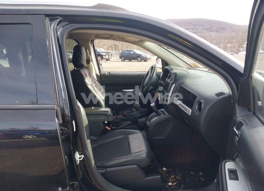 Photo 5 of 2014 Jeep Compass LATITUDE (VIN 1C4NJDEB0ED661905)