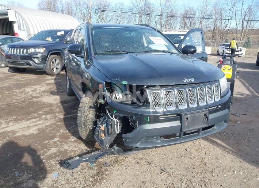 Photo 6 of 2014 Jeep Compass LATITUDE (VIN 1C4NJDEB0ED661905)