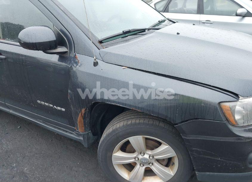 Photo 6 of 2014 Jeep Compass LATITUDE (VIN 1C4NJDEB0ED707037)