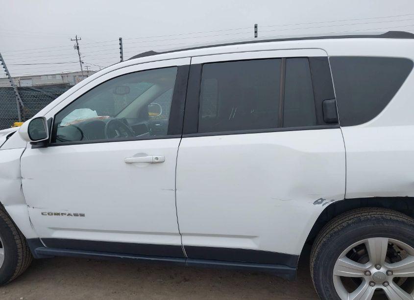 Photo 14 of 2016 Jeep Compass LATITUDE (VIN 1C4NJDEB0GD616692)